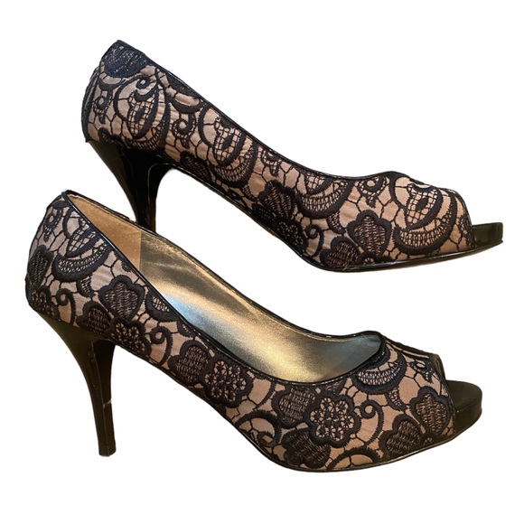 Guess Embroidered Lace-Look Stilettos - Picture 4 of 7